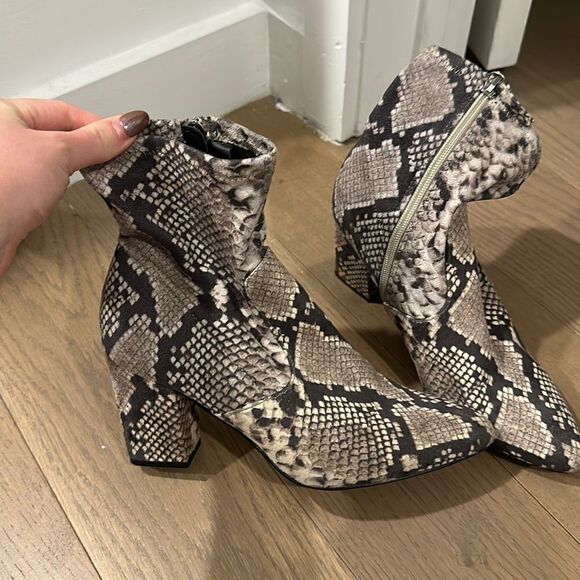 COPY - Steve Madden Snake Print booties - Picture 1 of 5
